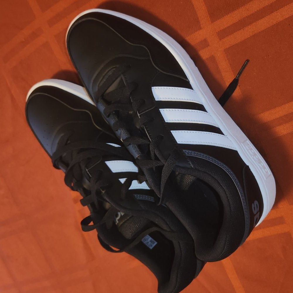 Low base forum adidas shoes
